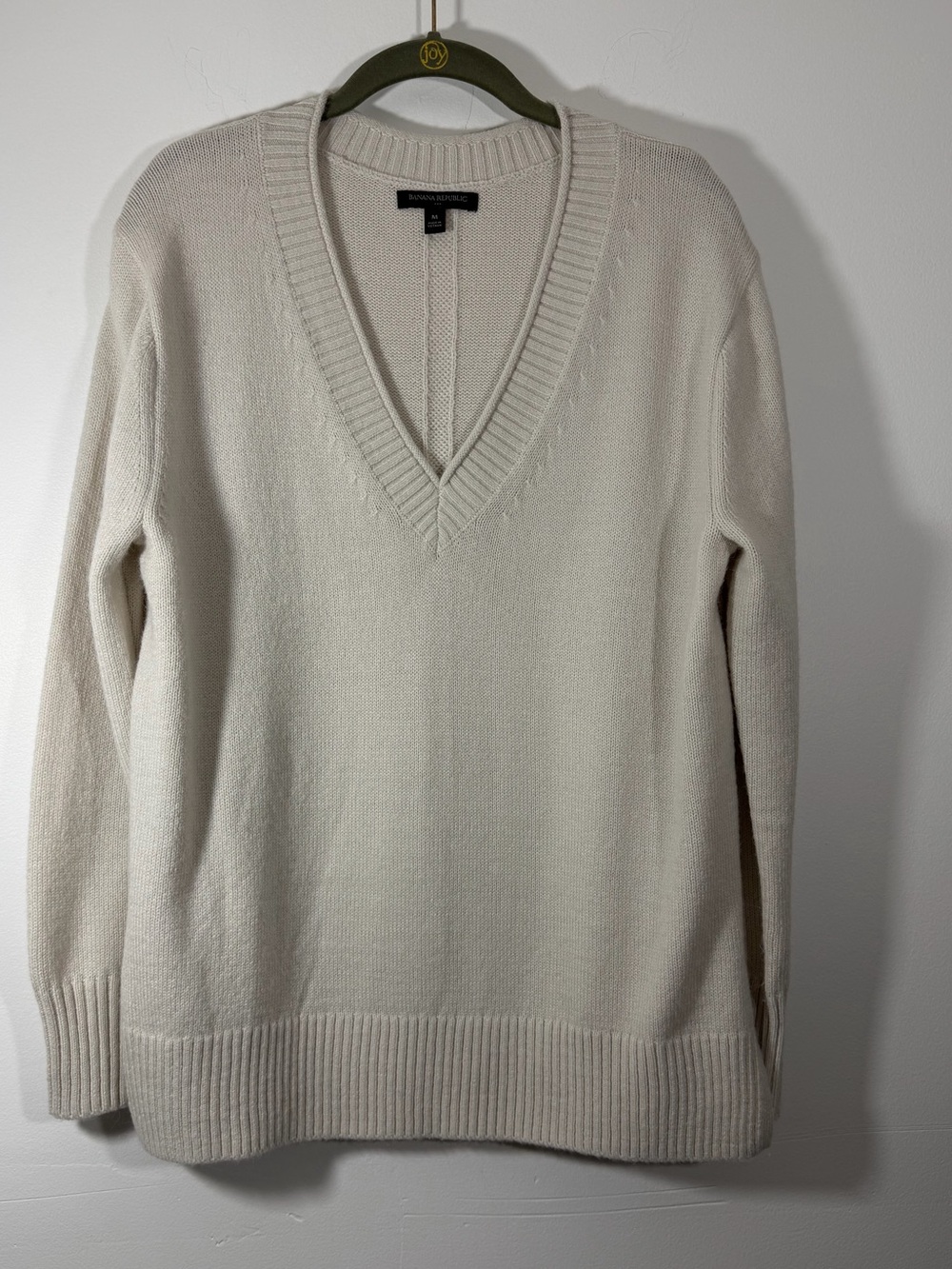 Banana Republic women’s V-Neck Cream Sweater